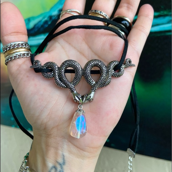 Aura crystal snake black suede chocker necklace - Picture 5 of 8